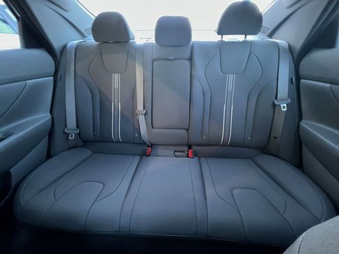 Used 2025 Hyundai Elantra SEL image 39