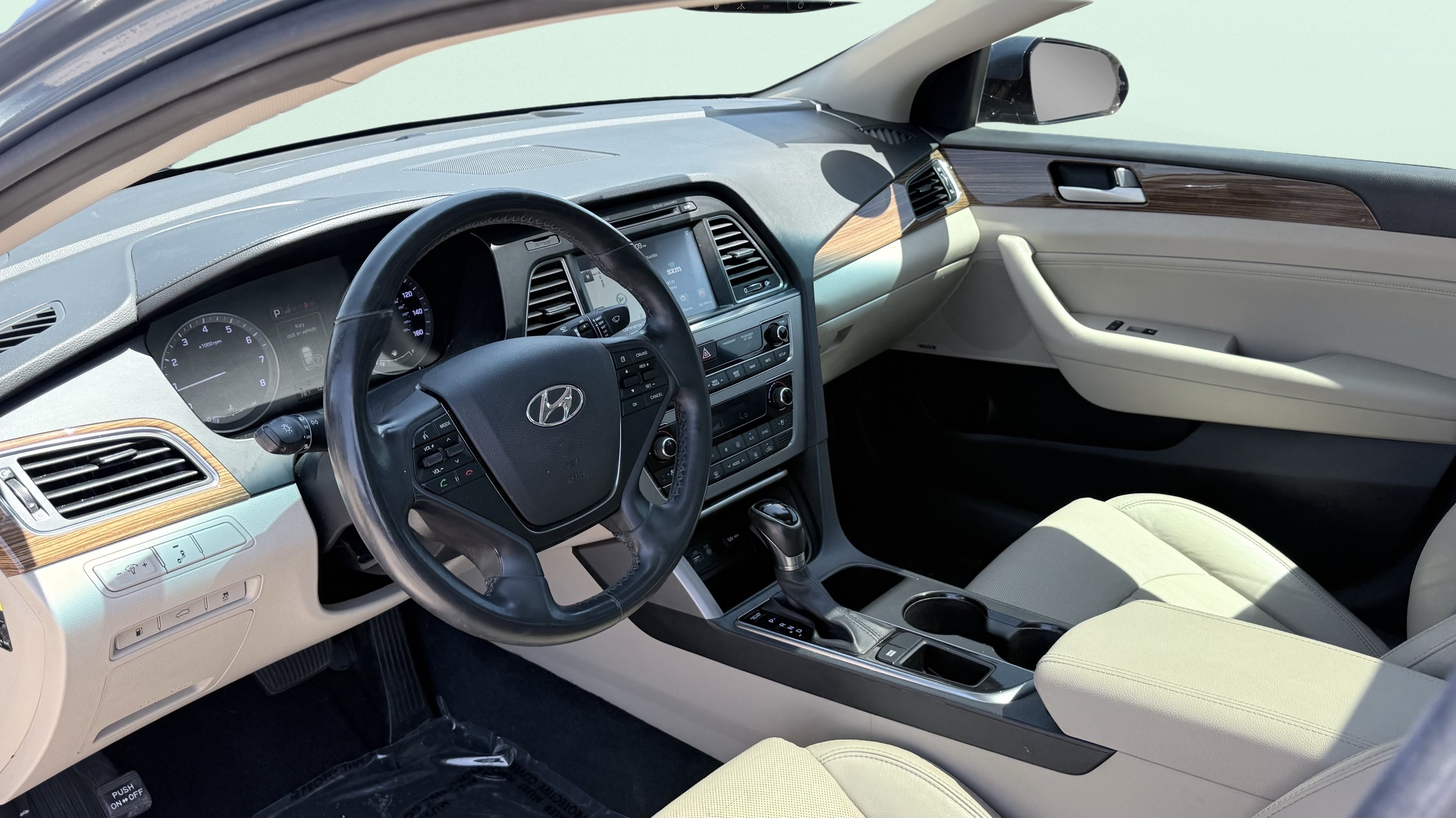 Used 2015 Hyundai Sonata Limited w/ Option Group 05 FWD image 13