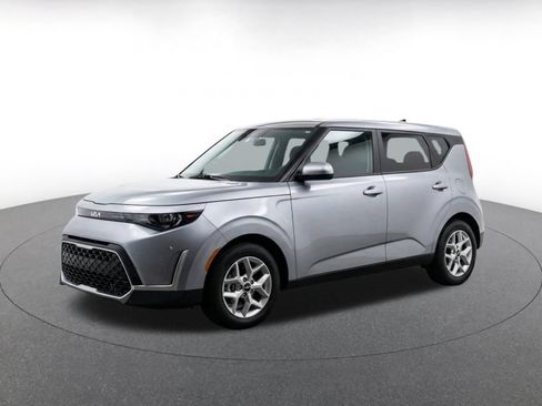 Used 2025 Kia Soul LX w/ LX Technology Package FWD image 3