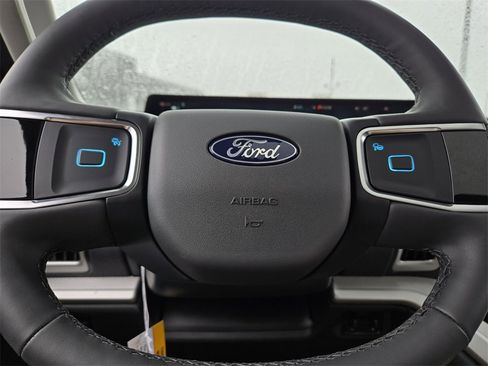 New 2025 Ford Expedition Active image 21