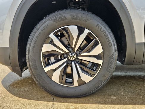 Used 2024 Volkswagen Atlas SE FWD image 13
