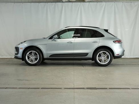 Certified 2025 Porsche Macan AWD/4WD image 2
