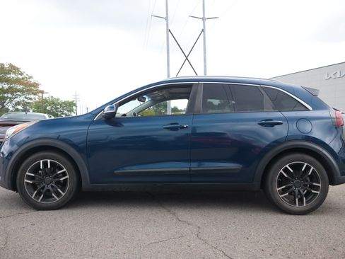 Used 2018 Kia Niro Touring FWD image 2