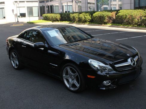 Used 2011 Mercedes-Benz SL 550 image 3