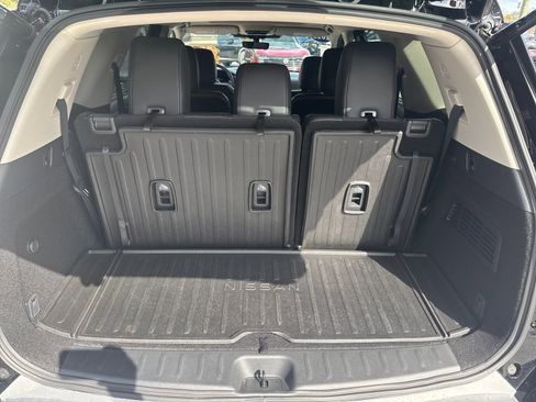 Certified 2025 Nissan Pathfinder Platinum image 32