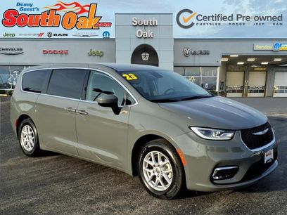 Used 2023 Chrysler Pacifica Touring-L