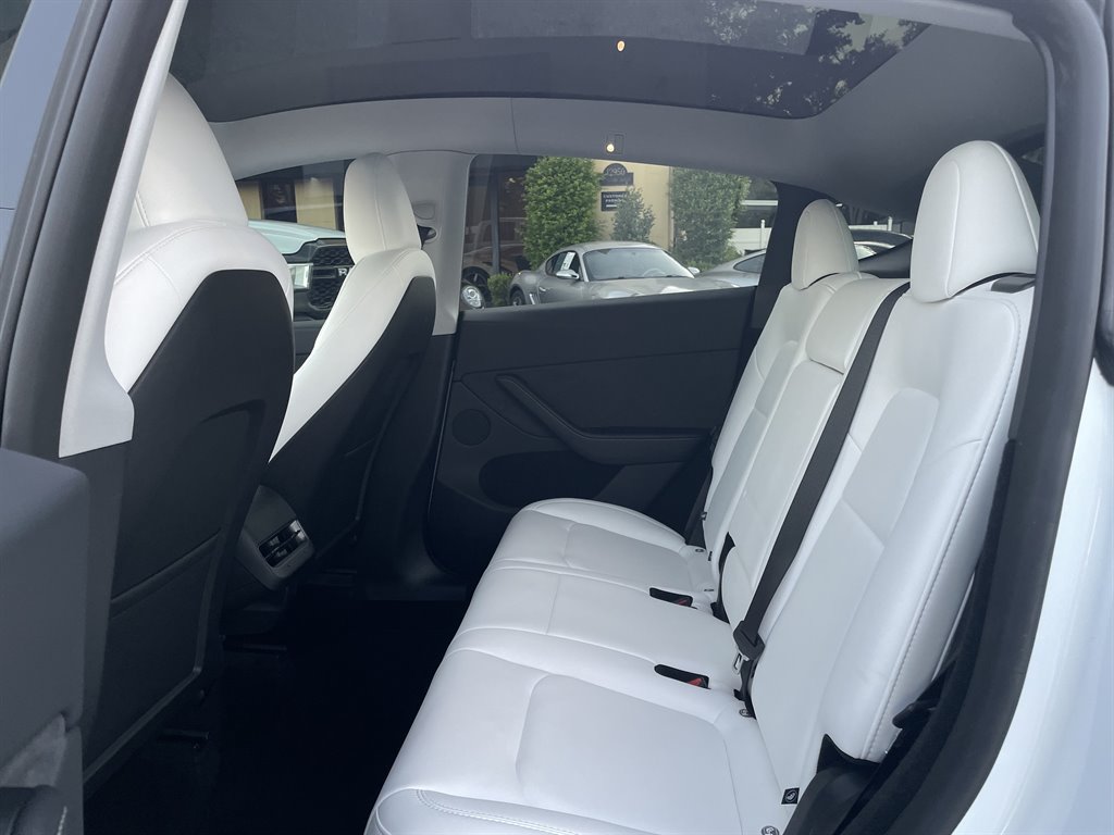 Used 2024 Tesla Model Y Long Range AWD/4WD image 25