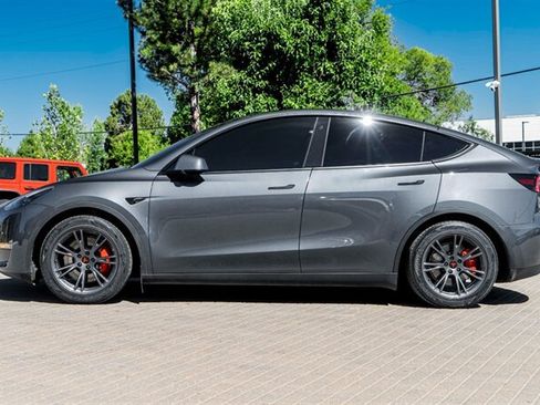 Used 2022 Tesla Model Y Performance AWD/4WD image 3