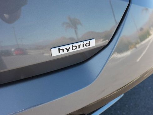 Used 2025 Hyundai Elantra Limited image 6