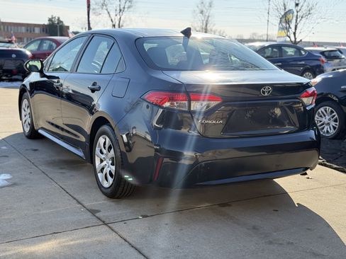 Used 2021 Toyota Corolla LE image 5