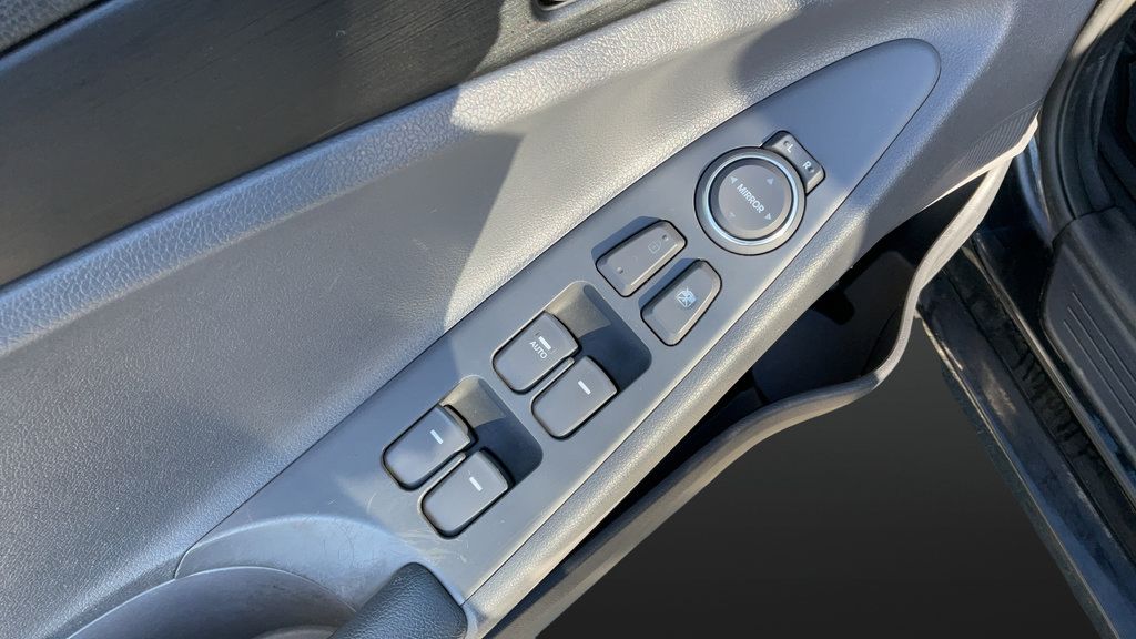 Used 2011 Hyundai Sonata GLS FWD image 28