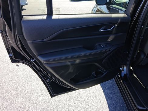 New 2025 Jeep Grand Cherokee L Altitude image 25