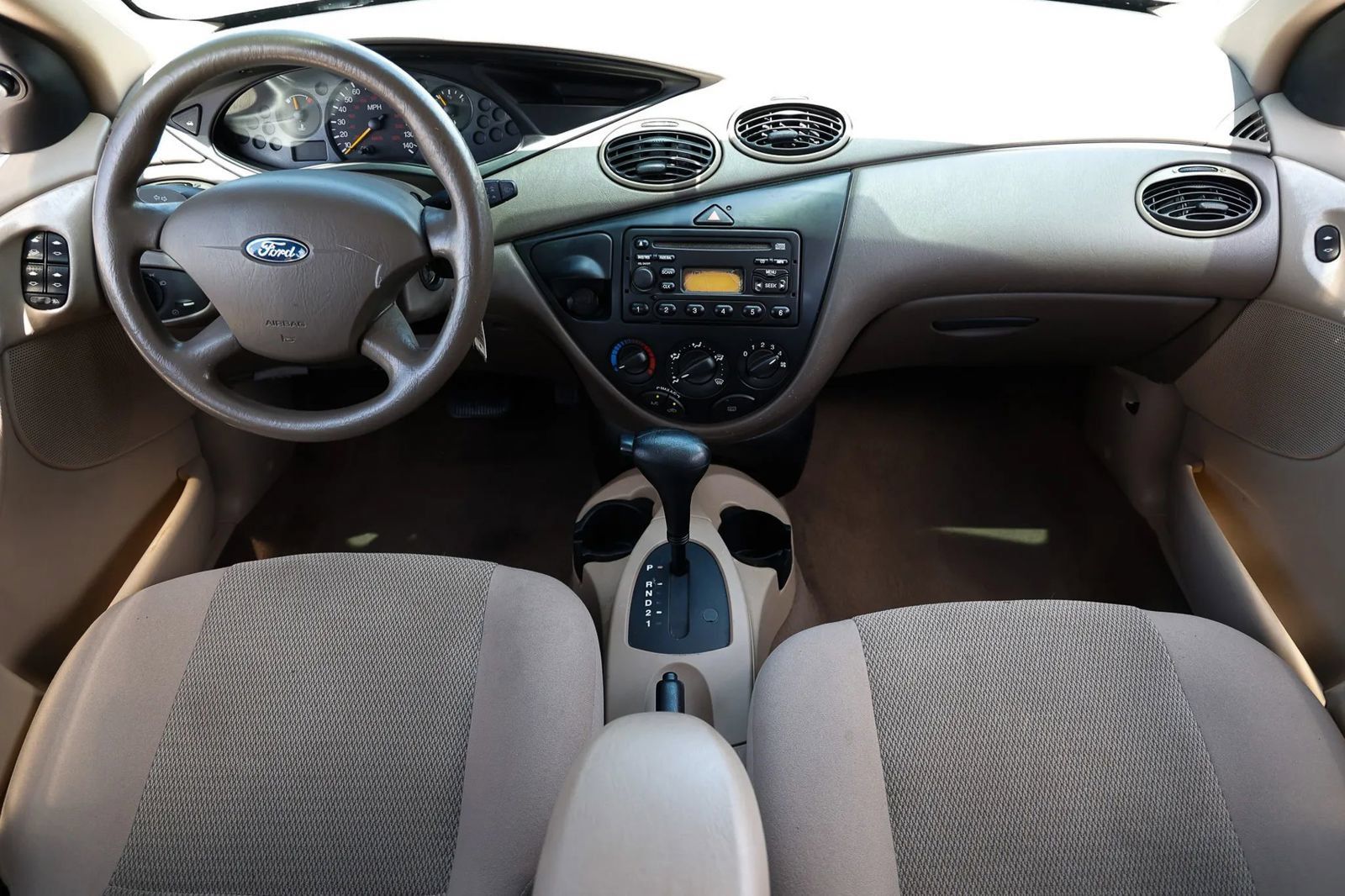 Used 2004 Ford Focus SE FWD image 2