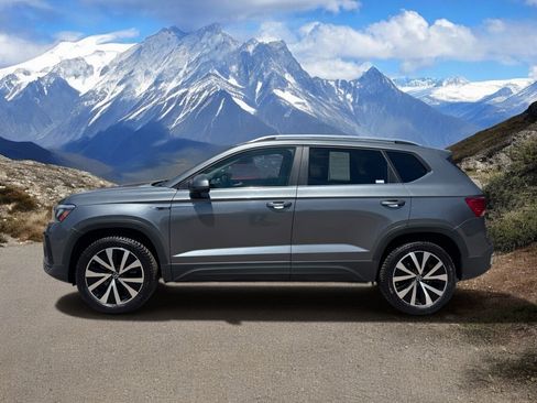 Used 2022 Volkswagen Taos SE w/ IQ.Drive SE Package AWD/4WD image 2