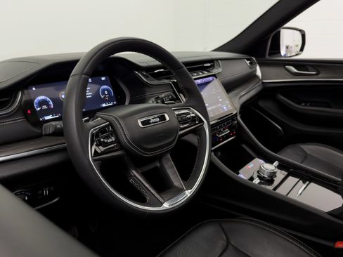 Used 2023 Jeep Grand Cherokee Overland AWD/4WD image 15