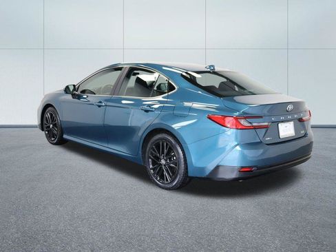 Used 2025 Toyota Camry XLE FWD image 3