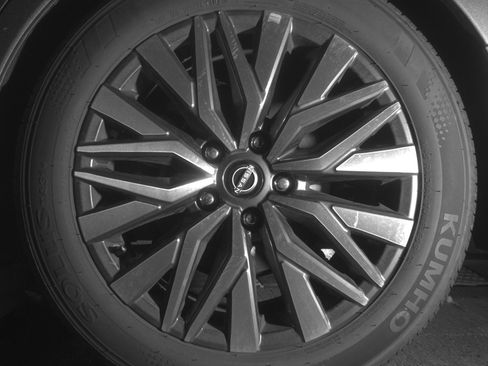 Used 2025 Nissan Altima 2.5 SV FWD image 14