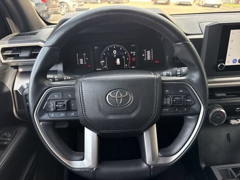 Used 2025 Toyota 4Runner SR5 AWD/4WD image 12