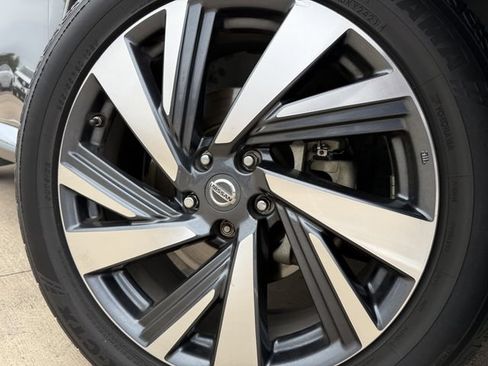 Used 2017 Nissan Murano Platinum w/ Platinum Technology Package FWD image 10