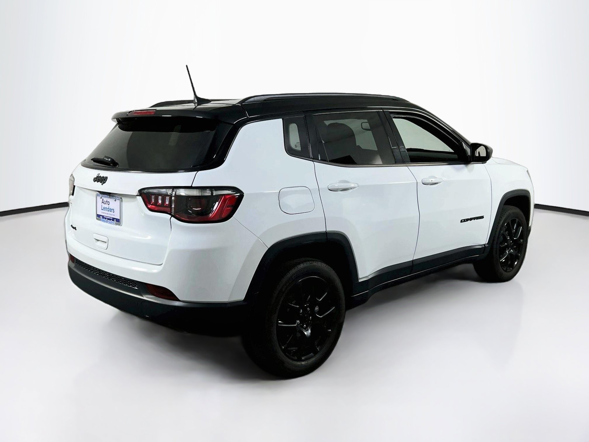 Used 2023 Jeep Compass Latitude w/ Convenience Group AWD/4WD image 5