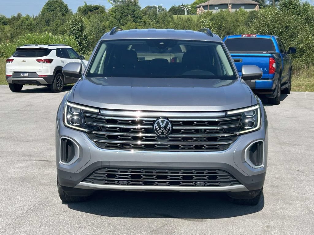 Used 2024 Volkswagen Atlas SE AWD/4WD image 2