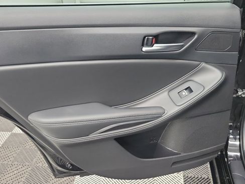 Used 2022 Toyota Avalon XLE image 16