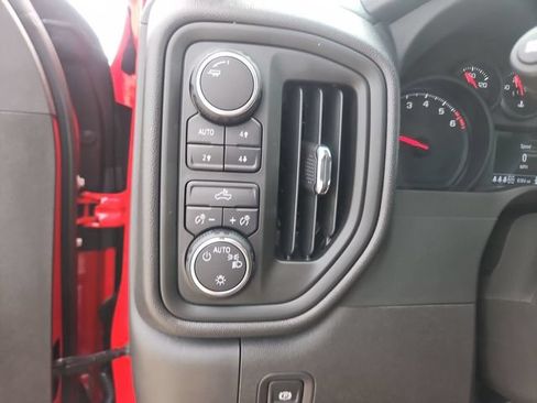 Used 2025 Chevrolet Silverado 1500 Custom Trail Boss w/ Turbomax Blackout Package AWD/4WD image 17