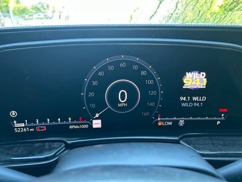 Used 2021 Cadillac Escalade Premium Luxury AWD/4WD image 11