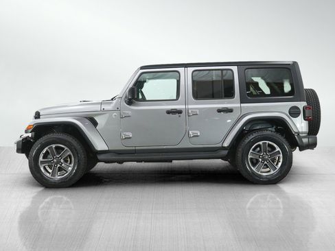 Used 2020 Jeep Wrangler Unlimited Sahara w/ Dual Top Group AWD/4WD image 2