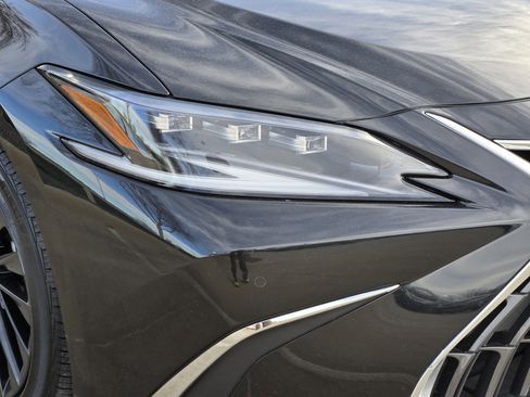 Used 2022 Lexus ES 300h Ultra Luxury image 15