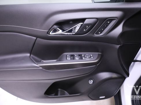 Used 2021 GMC Acadia SLT w/ Technology Package image 21