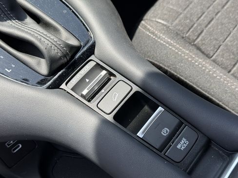 Used 2025 Honda HR-V LX image 24