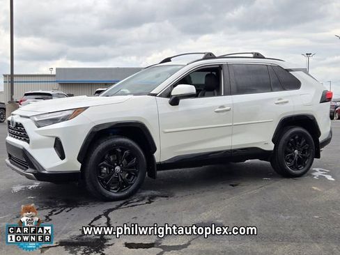 Used 2022 Toyota RAV4 SE image 7