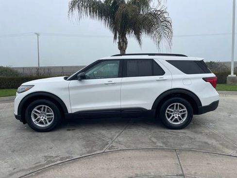 New 2026 Ford Explorer Active w/ Active Comfort Package image 2