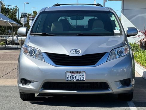 Used 2012 Toyota Sienna LE FWD image 6