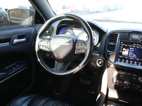 Used 2019 Chrysler 300 S image 23