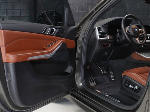 Used 2021 BMW X5 sDrive40i w/ M Sport Package RWD image 21