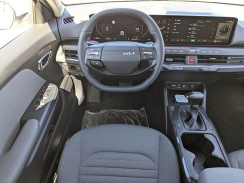 New 2025 Kia K4 GT-Line Turbo FWD image 18