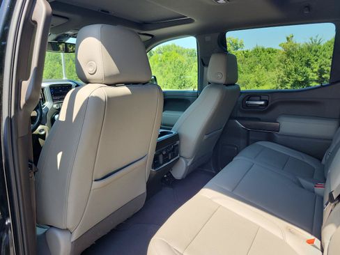 Used 2019 GMC Sierra 1500 SLT w/ SLT Premium Plus Package AWD/4WD image 17