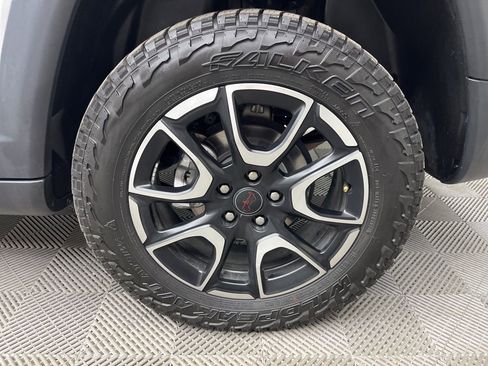 Used 2025 Jeep Compass Trailhawk AWD/4WD image 5