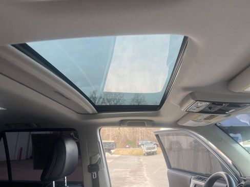 Used 2022 Toyota 4Runner SR5 Premium image 40