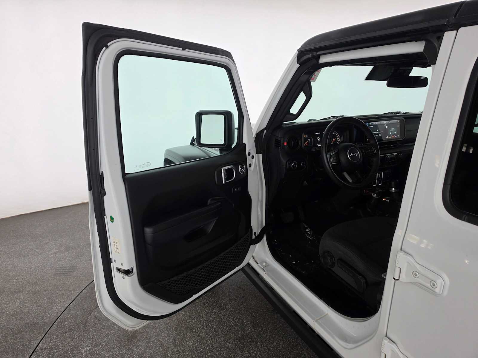 Used 2024 Jeep Wrangler Unlimited Rubicon AWD/4WD image 19