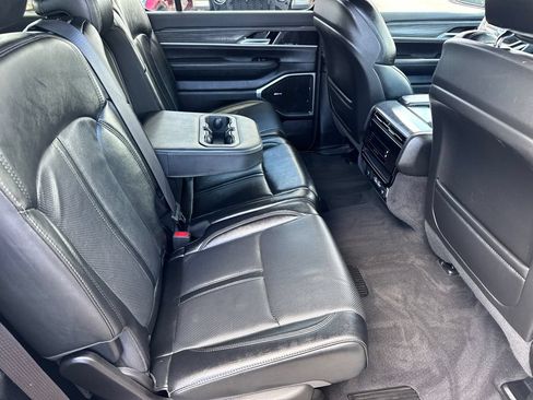 Certified 2024 Jeep Wagoneer Series II w/ Flexible Seating Group RWD image 17