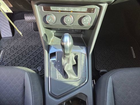 Used 2020 Volkswagen Tiguan S FWD image 28