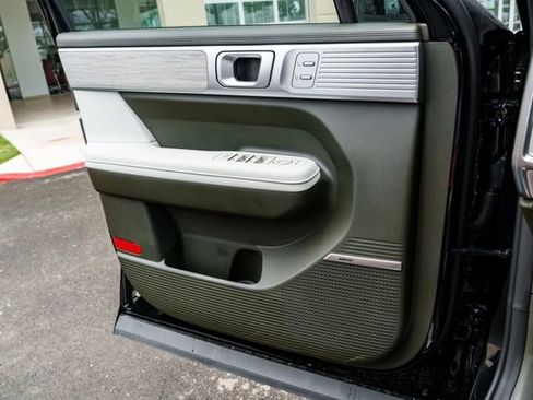 New 2025 Hyundai Santa Fe Calligraphy FWD image 18