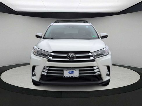 Used 2018 Toyota Highlander Limited Platinum AWD/4WD image 3