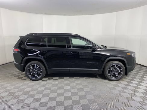 New 2026 Jeep Cherokee Overland image 7