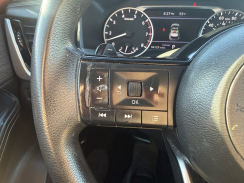 Used 2023 Nissan Rogue SV FWD image 13