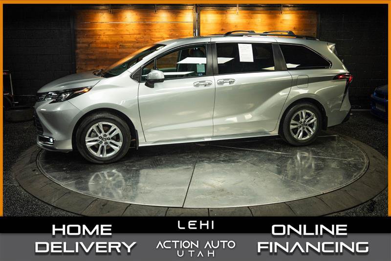 Used 2024 Toyota Sienna XLE w/ XLE Plus Package FWD image 1