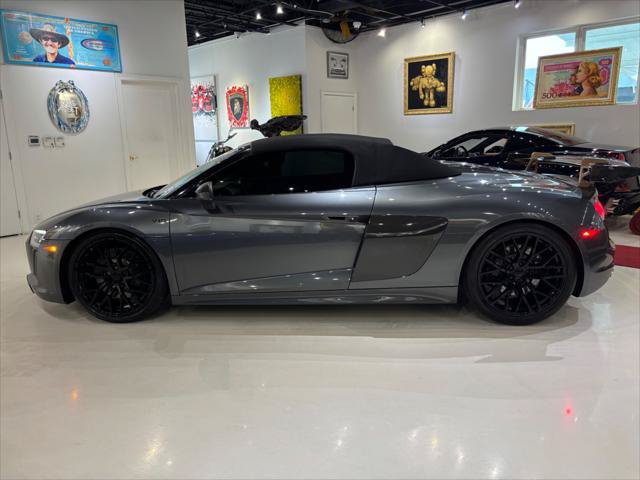 Used 2017 Audi R8 V10 w/ Carbon Exterior Package AWD/4WD image 12